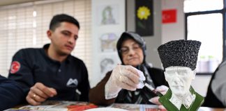 ALZHEİMER HASTALARI BU MERKEZ İLE HAYATA SIKI SIKIYA TUTUNUYOR