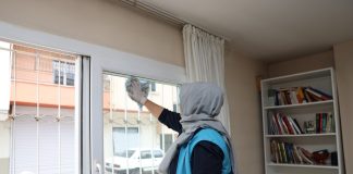 AKDENİZ BELEDİYESİ, EV TEMİZLİĞİ VE KUAFÖRLÜK HİZMETİYLE GÖNÜLLERE DOKUNUYOR