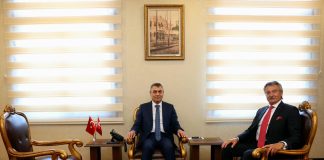 DIŞ TİCARET VE GÜMRÜKLERDEN SORUMLU ESKİ DEVLET BAKANI SAYIN KÜRŞAD TÜZMEN, VALİMİZ SAYIN ATİLLA TOROS’U ZİYARET ETTİ