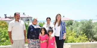 VALİ ATİLLA TOROS’UN EŞİ DUDU İREM TOROS HANIMEFENDİ BOZYAZI İLÇESİNDE YAŞAYAN KORUYUCU AİLEMİZİ ZİYARET ETTİ