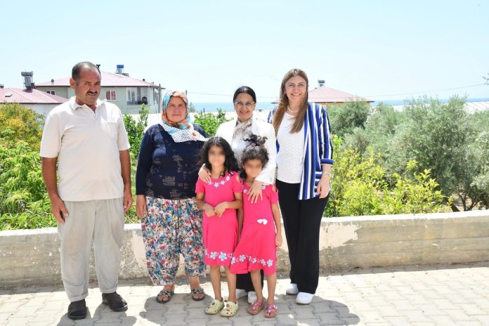VALİ ATİLLA TOROS’UN EŞİ DUDU İREM TOROS HANIMEFENDİ BOZYAZI İLÇESİNDE YAŞAYAN KORUYUCU AİLEMİZİ ZİYARET ETTİ