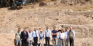 VALİ ATİLLA TOROS, TOROSLAR İLÇESİ DEMİRTAŞ MAHALLESİ’NDE BULUNAN YUMUKTEPE HÖYÜĞÜ KAZI ALANINI ZİYARET ETTİ