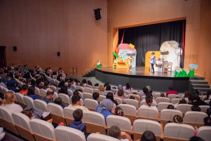 5. YENİŞEHİR KOMEDİ OYUNLARI FESTİVALİ BİNLERCE SANATSEVERİ AĞIRLADI1