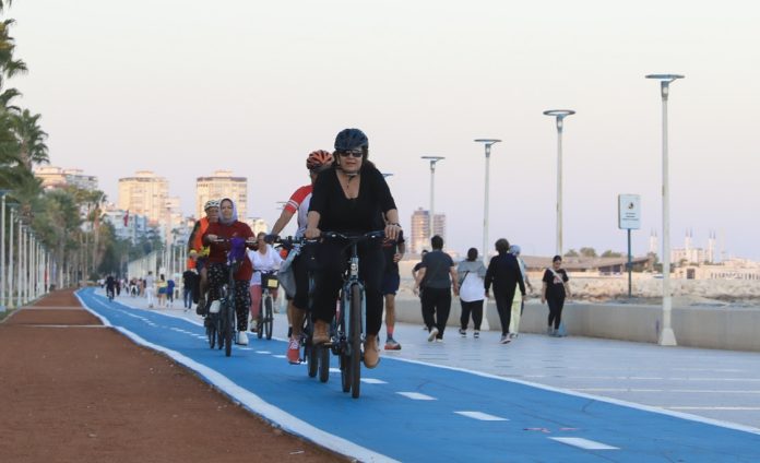 BÜYÜKŞEHİR, KADINLARA GÜVENLİ BİSİKLET SÜRMEYİ ÖĞRETİYOR