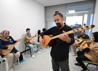 MERSİN BÜYÜKŞEHİR’İN ÜCRETSİZ ENSTRÜMAN KURSLARINA YOĞUN İLGİ