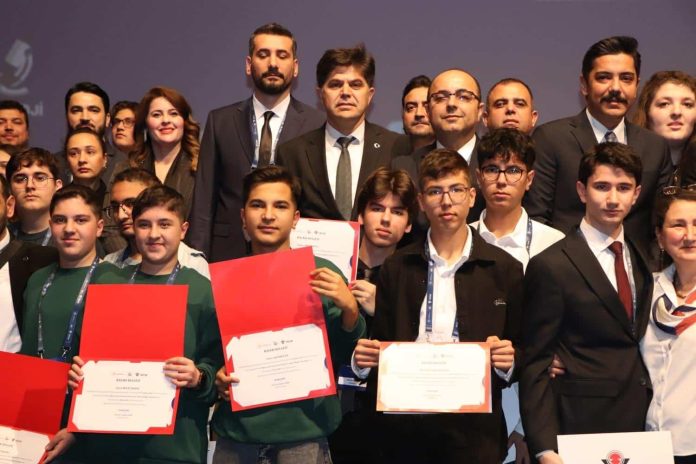 MERSİN, TÜBİTAK 2204-A ADANA BÖLGE FİNALİ’NDEN 7 ÖDÜLLE DÖNDÜ