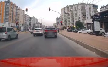 KIRMIZI IŞIK İHLALİ YAPARAK TRAFİĞİ TEHLİKEYE ATAN SÜRÜCÜLER YAKALANDI