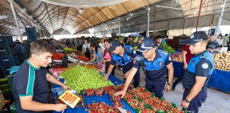 MEZİTLİ ZABITASINDAN PAZARLARDA SIKI TARTI DENETİMİ
