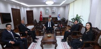VALİMİZ SAYIN ATİLLA TOROS, ÇEVRE, ŞEHİRCİLİK VE İKLİM DEĞİŞİKLİĞİ İL MÜDÜRÜ HASAN ALAN VE BERABERİNDEKİ HEYET İLE GÖRÜŞTÜ