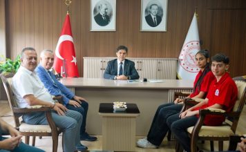 İL MİLLÎ EĞİTİM MÜDÜRÜ MUHAMMED ÖZDEMİRCİ, TEKNOFEST 2026’DA TÜRKİYE BİRİNCİSİ OLAN ÖĞRENCİLERİMİZİ KABUL ETTİ