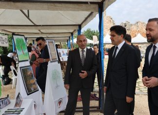 KÖKLERDEN GELECEĞE MÜZİK KÖPRÜSÜ: “GENÇ AR-GE SANAT SAHNESİ” KANLIDİVANE’DE HAYAT BULDU