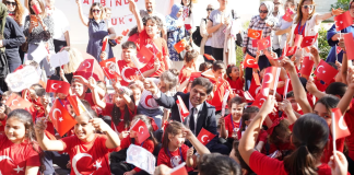 MERSİN’DE CUMHURİYET COŞKUSU, ÇOCUKLARIN OYUNLARIYLA TAÇLANDI