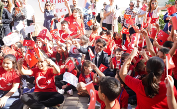 MERSİN’DE CUMHURİYET COŞKUSU, ÇOCUKLARIN OYUNLARIYLA TAÇLANDI