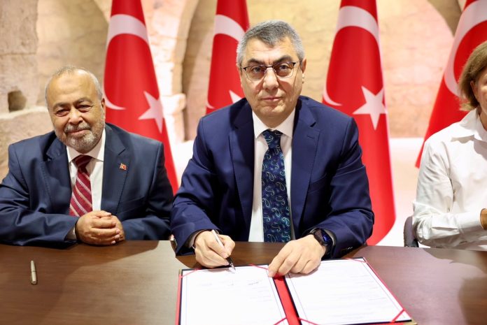 VALİMİZ SAYIN ATİLLA TOROS'UN HİMAYELERİNDE AYŞE-MEHMET KOCABAŞA İLKOKULU BAĞIŞ PROTOKOLÜ İMZALANDI