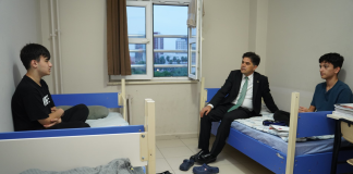 EĞİTİM YÖNETİCİLERİMİZ ÖĞRENCİLERİMİZLE BULUŞTU: OKUL PANSİYONLARINA EŞ ZAMANLI ZİYARET